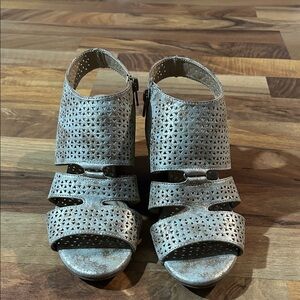 SOUL Naturalizer Metallic Sandals